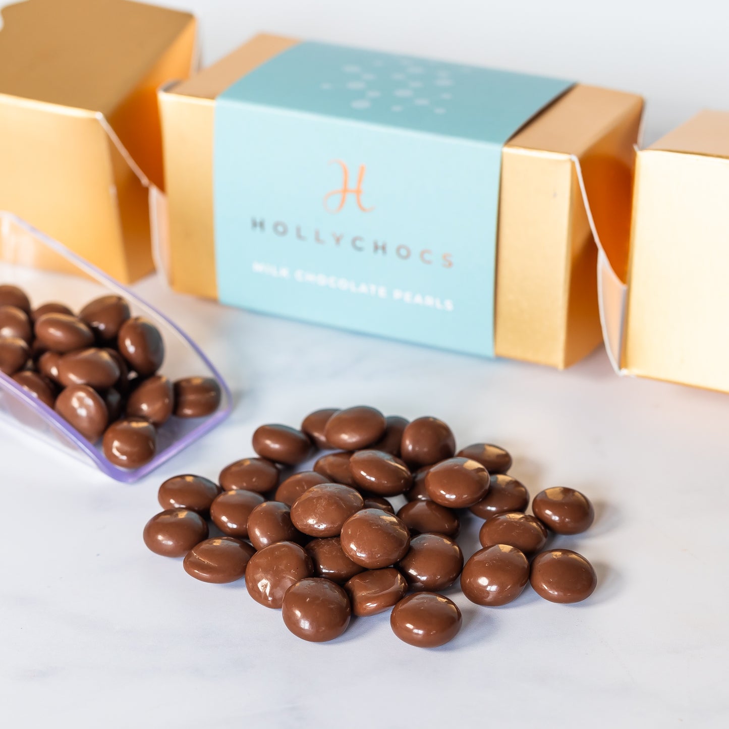 Christmas Cracker - Milk Chocolate Pearls