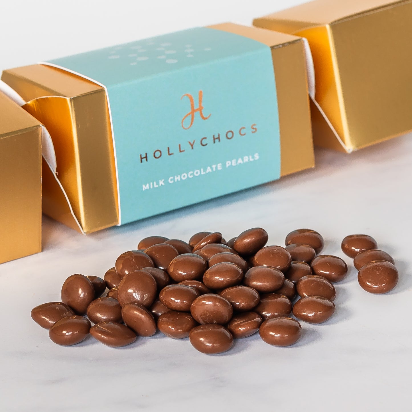 Christmas Cracker - Milk Chocolate Pearls
